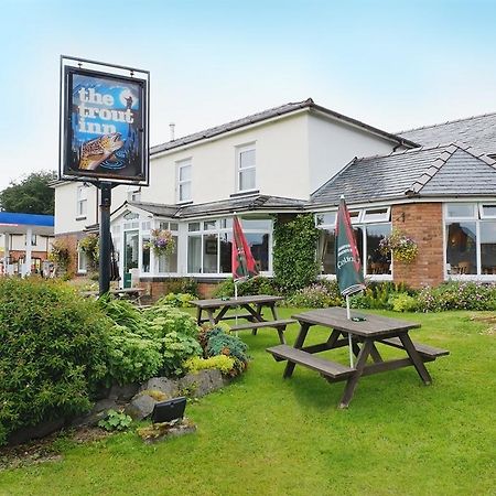 The Trout Inn Beulah Екстериор снимка